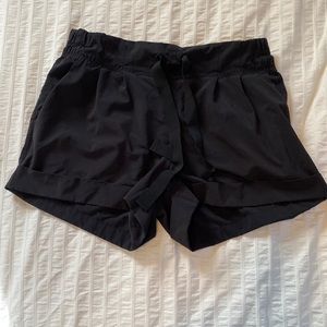 Lululemon casual shorts with pockets